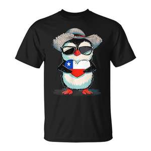 Camiseta con diseño de pingüino y corazón de la bandera chilena, orgullo chileno, raíces chilenas - Product Image 1