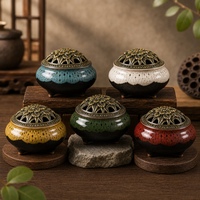 Brûleur d'encens en céramique émaillée craquelée avec couvercle en laiton ajouré, aromathérapie et fait main pour une décoration aromatique de la maison