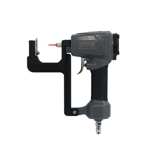 Cloueuse pneumatique à bord à main en V Cloueuse à clouer en V Conducteur de pistolet pneumatique Rembourrage de travail Contreplaqué Fabrication de meubles - Product Image 1