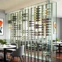 Porte-vin de luxe en acier inoxydable Foshan, design moderne haut de gamme avec LED, pour montage au sol ou au plafond, mobilier de maison, taille et couleur personnalisables, idéal pour bar.
