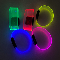 Accepter Personnaliser LOGO Glow clignotant LED Bracelet Light up Led Bracelet pour Music Party