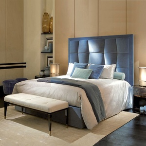 เตียงคู่ขนาดคิงไซส์สไตล์อิตาลี Letto รุ่น Elegante สีน้ำเงินกำมะหยี่ เตียงหรูหราสำหรับวิลล่า เฟอร์นิเจอร์ดีไซเนอร์ DIVANO-8940 เตียงคิงไซส์ DIVANO- - Product Image 1