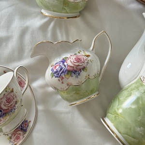 Cadeau romantique, élégant service à thé de l'après-midi avec fleurs de jardin, 22 pièces, théière, pot à lait, sucrier, soucoupe avec assiettes à dessert - Product Image 6