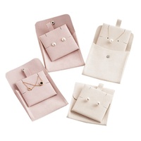 Pochette carrée anti-poussière en daim tendance avec bouton 8*8cm pour le rangement de bijoux
