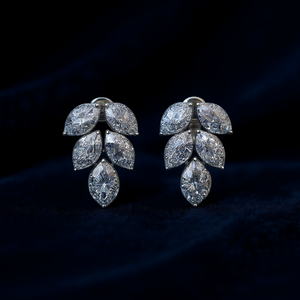 Boucles d'oreilles de luxe en or blanc et cristal pour femmes, bijoux en forme de plante pour mariage, monture à griffes en argent 925, strass - Product Image 2