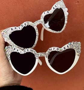 Gafas <span class=keywords><strong>de</strong></span> sol en forma <span class=keywords><strong>de</strong></span> corazón <span class=keywords><strong>de</strong></span> amor <span class=keywords><strong>de</strong></span> <span class=keywords><strong>despedida</strong></span> <span class=keywords><strong>de</strong></span> <span class=keywords><strong>soltera</strong></span> para fiesta <span class=keywords><strong>de</strong></span> novia mujer estilo Vintage Mod Retro perla Rhinestone gafas borde - Product Image 1