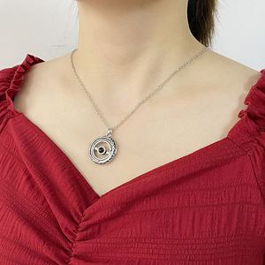 Collar con Esfera Astronómica y Anillo con la Frase 'Te Amo' en 100 Idiomas, Anillo Cósmico para Parejas - Product Image 4