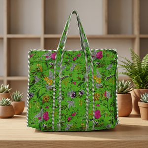 Bolsa de Mano con Estampado Floral de Estilo Tradicional, con Impresión Digital Vibrante en Rosa y Verde, Compartimento de Gran Capacidad, Sin Cierre - Product Image 1