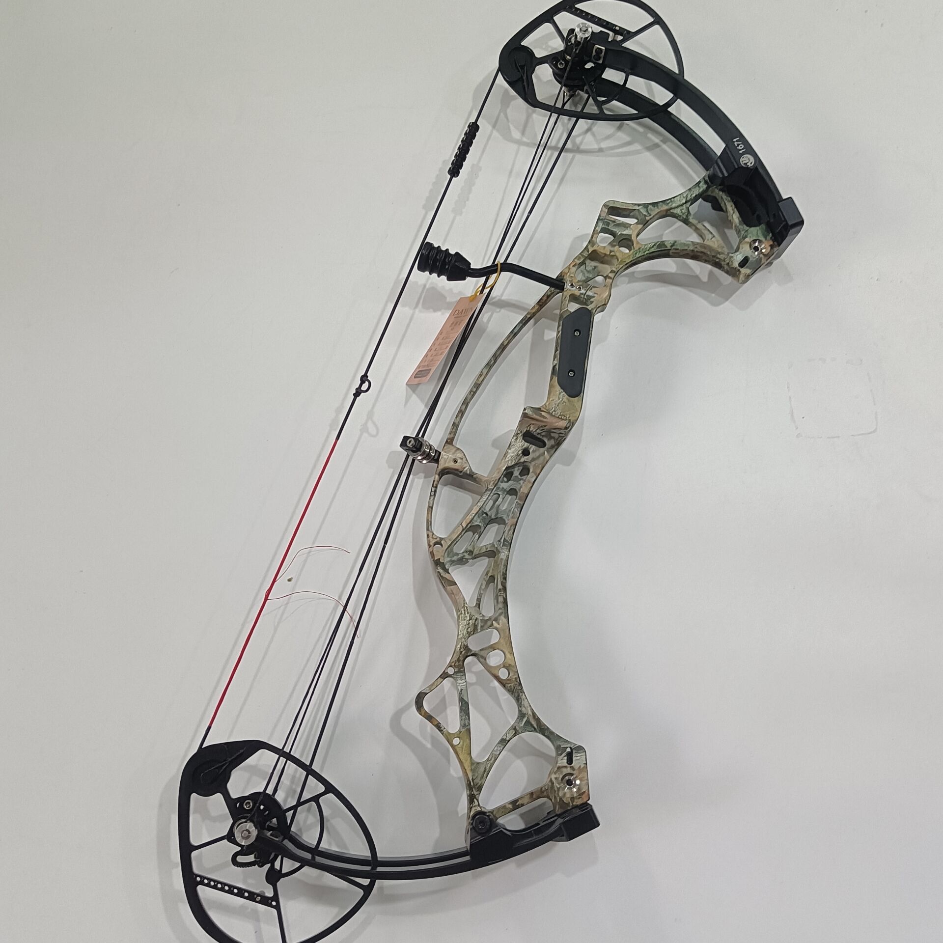 thumbnail interactive-video image 1 of Arrow Precision Buck Compound Archery Set - 20-Pound Draw Weight With Full Accessory Package 1 of 9