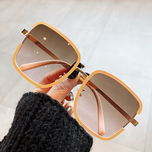 Lunettes de soleil métalliques Qianai pour femmes, verres gris dégradé, protection UV400, monture rose, forme carrée grande taille, type 3, pare-soleil - Product Image 1