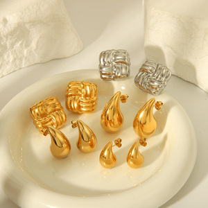 Orecchini a Goccia d'Acqua Traforati di Tendenza, in Acciaio al Titanio Placcato Oro 18K, Orecchini a Perno Quadrati a Strisce, Gioielli per Orecchie - Product Image 2