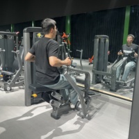 Máquina de remo profesional comercial ajustable de acero con asiento, función de ejercicio para pecho, pila de pesas de 70 kg, características para culturismo