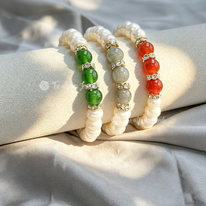Muses Jewels Armband aus natürlichen weißen Süßwasserperlen, 7–8 mm, barocke elastische Schnur, mehrfarbige Steinarmreifen mit Diamanten-Intarsien - Product Image 3