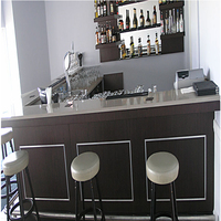 Mobilier commercial personnalisé de style moderne Cuisine en bois pour restaurant Comptoir de bar à café Comptoir de bar à vin en forme de L