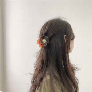 Pince de requin de cheveux de fleur de 7cm de haute qualité pour femmes griffe de cheveux de perle douce griffe de queue de cheval acrylique-accessoires à la mode - Product Image 4