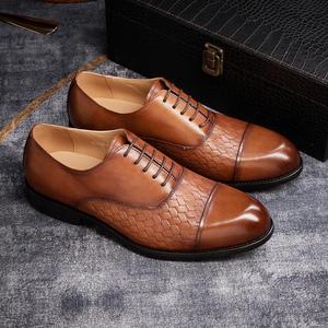 Chaussures en cuir pour hommes - Chaussures décontractées en cuir véritable pour hommes - Chaussures Oxford à bout pointu en cuir tissé avec motif gaufré - Product Image 2