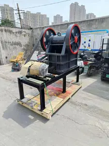 Gold Ore Machine Diesel Jaw Crawler Type Portable Stone Crusher