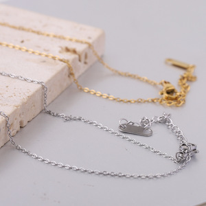 Collar de Acero Inoxidable con Diseño de Pétalos Irregulares, Estilo Europeo Americano, Joyería con Forma de Planta para Uso Diario - Product Image 4
