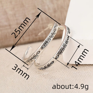 Aretes Huggie con Diseño de Corazón y Huella de Pata para Mujer, Joyería de Moda Inspirada en Mascotas - Product Image 4