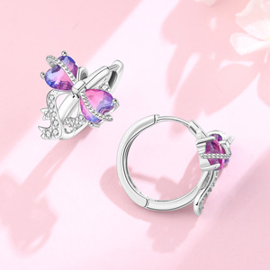 Los pendientes con forma de corazón son el regalo perfecto para una niña, y también son una opción ideal para un regalo de aniversario o cumpleaños. - Product Image 4