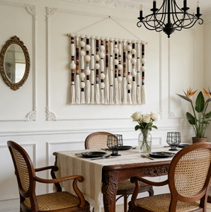 Décoration murale en macramé bohème - Décoration murale rustique avec pompons pour maisons de vacances de luxe - Product Image 4