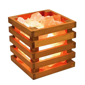 Elegante Lámpara de Sal del Himalaya Hecha a Mano con Marco de Madera y Metal, Diseño de Cesta, Alimentación USB/Enchufable, Purificador de Aire para el Bienestar en el Hogar - Product Image 3