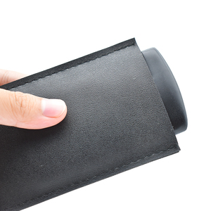 <span class=keywords><strong>Peigne</strong></span> à barbe antistatique à dents fines et grossières, couleur noire, logo personnalisé, double face, en bois naturel, avec étui en PU. - Product Image 5