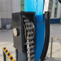 Plateforme élévatrice verticale hydraulique en acier à haute teneur en carbone avec une hauteur de levage de 1700 mm et une capacité de charge de 2000 kg pour le chargement et le déchargement des camions