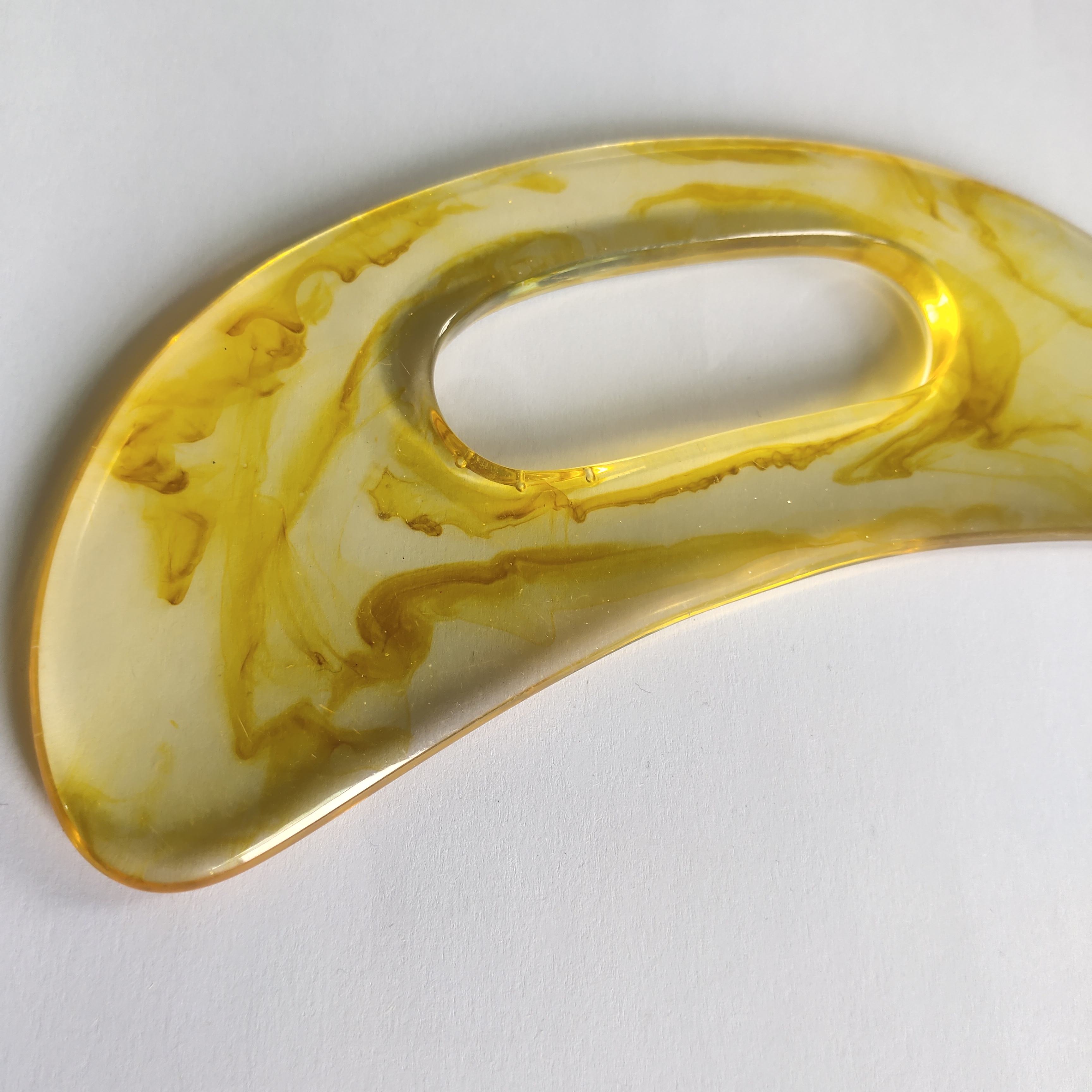 สีเหลือง