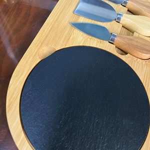 Juego de cuchillos para queso de bambú con tabla de pizarra y cuchillas de acero inoxidable para servir y cortar queso y mantequilla. - Product Image 4