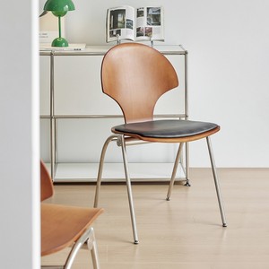 Chaise de salle à manger scandinave en bois massif, design stable, pour adultes. - Product Image 4