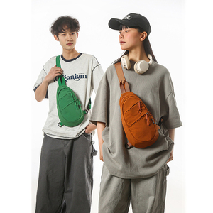 Bolso Bandolera Mini Unisex de Moda con Logotipo Personalizado, Bolso Cruzado de Poliéster Ligero y Portátil con Cremallera para Uso Diario - Product Image 3