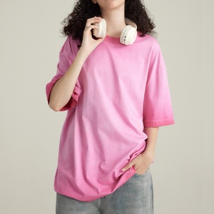 เสื้อยืดคอกลมแบบยูนิเซ็กซ์  ผ้าฝ้ายออร์แกนิค 255 กรัม  ทรงวินเทจ  ระบายอากาศได้ดี เป็นมิตรกับสิ่งแวดล้อม  รับสกรีนโลโก้ตามแบบที่ต้องการ - Product Image 3