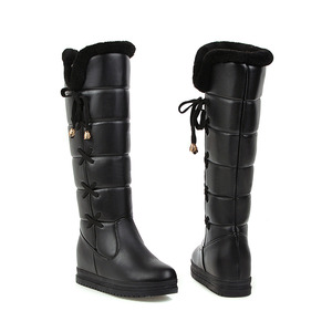 Stivali invernali da donna in pile nero bordati al ginocchio <span class=keywords><strong>con</strong></span> <span class=keywords><strong>zeppa</strong></span> in pizzo Sole stile calore europeo americano per le giornate fredde - Product Image 3