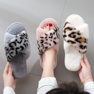 Nouvelles pantoufles en peluche à imprimé léopard pour la maison, style européen et américain, collection 2025 - Product Image 1