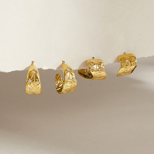 Boucles d'oreilles créoles Jeding originales en acier inoxydable plaqué or 18 carats, motif floral sculpté avec zircon, design de niche, ne ternissent pas, pour le marché international - Product Image 1