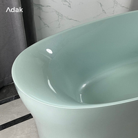 Baignoire autoportante en acrylique sur mesure avec finition jade nacré, design moderne pour bain à remous intérieur