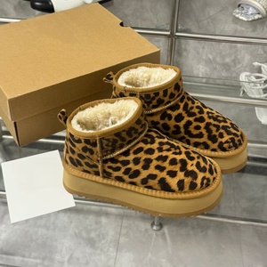 U2g Oferta Especial Zapatos de Marca de Lujo de Diseñador de Calidad con Logo Personalizado 2025 para Hombre y Mujer para Caminar Térmicos Ligeros de Piel de Oveja con Suela Gruesa - Product Image 5