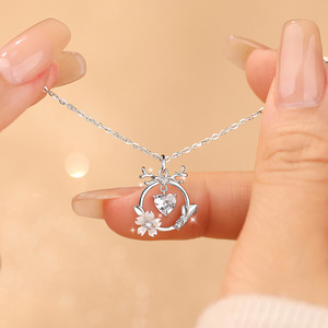 Collar con Colgante de Corazón Circular Floral de Plata de Ley S925, Circonita Cúbica Brillante, Joyería Fina Romántica para Mujer, Uso Diario, Boda - Product Image 4