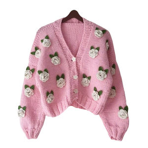 Vente en gros en usine Cardigan rétro rose pour femme, rose, personnalisé, tricoté à motif floral, tissé à la main, au <span class=keywords><strong>crochet</strong></span> pour femmes - Product Image 3