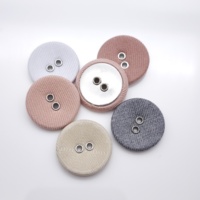 Boutons recouverts de tissu à 2 trous à prix compétitif, boutons à œillets métalliques pour vêtements et chaussures