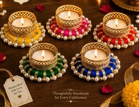 Ensemble de 5 bougeoirs artisanaux écologiques légers pour Diwali, base en métal doré tressé avec fils colorés, décoration traditionnelle pour la maison
