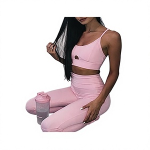 Ensemble de leggings de yoga roses sans coutures taille haute longueur intégrale couleur unie avec soutien-gorge de sport élastique ajouré pour femme, écologique, livraison rapide - Product Image 1
