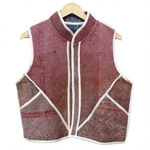 Gilet sans manches 100 % coton imprimé floral Kantha matelassé fait main respirant pour l'hiver, design patchwork été automne - Product Image 1