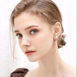 E4736 Orecchini a stella in oro bianco con montatura a castone in opale, regalo di gioielli alla moda per donna - Product Image 4