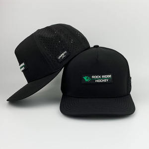 Gorras de Béisbol Snapback Deportivas de Hockey con Perforaciones Láser, de Poliéster Transpirable y Resistente al Sudor, de Perfil Medio y 5 Paneles, al por Mayor - Product Image 1