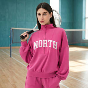 Sudadera rosa de mujer con media cremallera, cuello alto, oversize, de punto polar, con bolsillos, estampado de letras, ecológica, transpirable y forrada. - Product Image 3