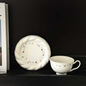 Ensemble <span class=keywords><strong>tasse</strong></span> et soucoupe en céramique à motifs floraux <span class=keywords><strong>vintage</strong></span>, <span class=keywords><strong>tasse</strong></span> à café délicate peinte à la main pour le thé de l'après-midi - Product Image 3