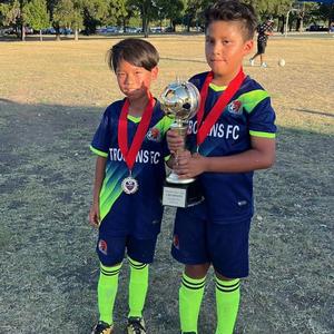 Uniforme de fútbol con logotipo de impresión gratis, Jersey deportivo personalizado, barato, último modelo, diseños de camiseta de fútbol