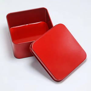 Mini Caja Metálica Cuadrada de Hojalata Dorada con Diseño en Relieve - Product Image 2